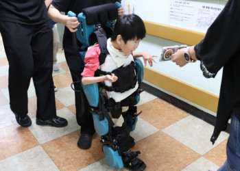2. 웨어러블보행로봇 