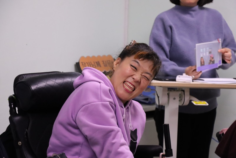 [붙임2] 오지우 님 '지우의 방법' 낭 독.JPG