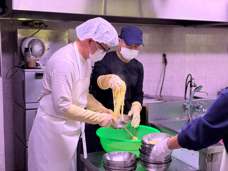 4. 카도·흥인라이온스&마차이나의 '사랑의 짜장면 나눔' 행사.jpg