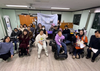 [붙임1] 포토북 북토크·작품 낭독회 단체 사진.jpg